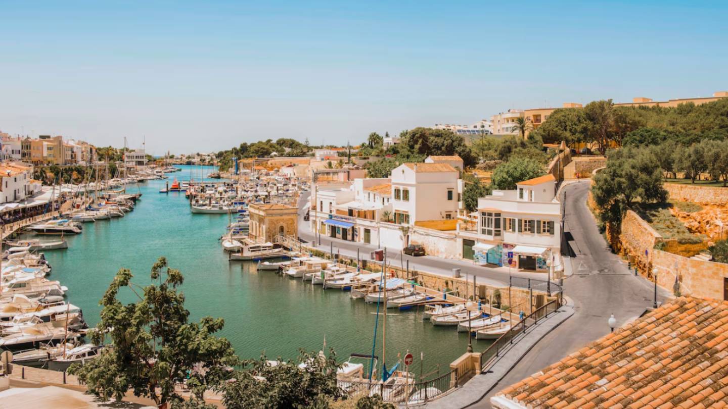 Viajar en yate por el mediterraneo menorca, mahon